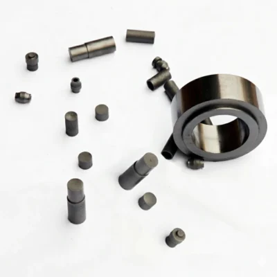 Heavy-duty graphite bearing with excellent load-bearing capacity