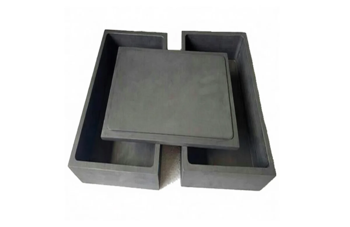 Durable graphite boat resistant to high temperature and chemical corrosion