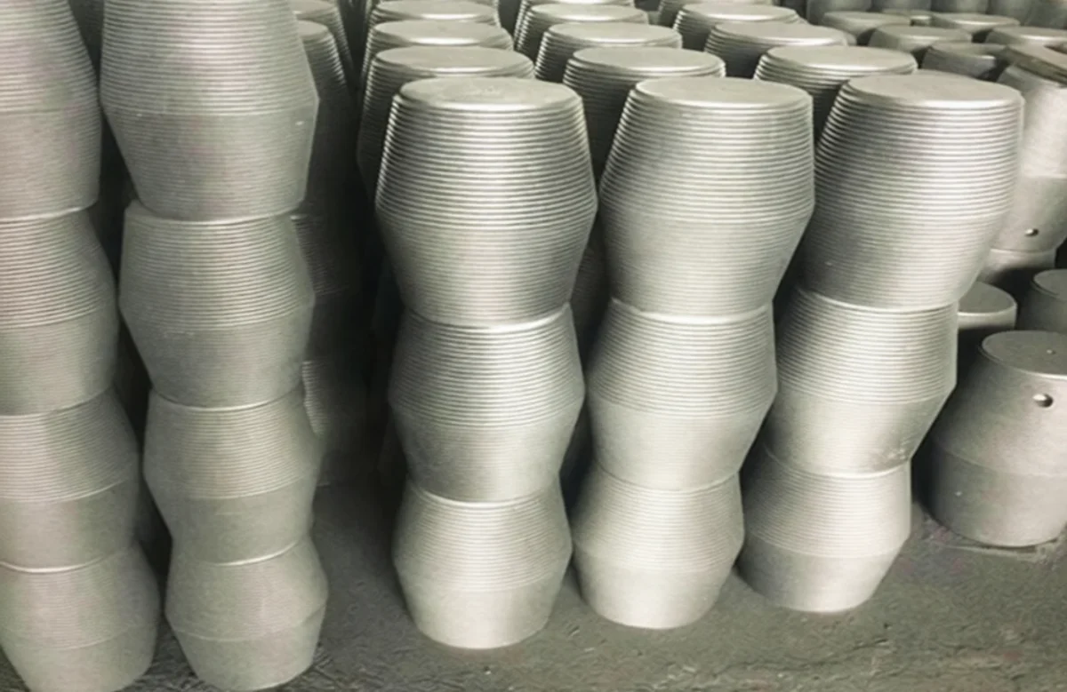 graphite electrode003 Precision-machined graphite electrode for metallurgical and industrial furnaces