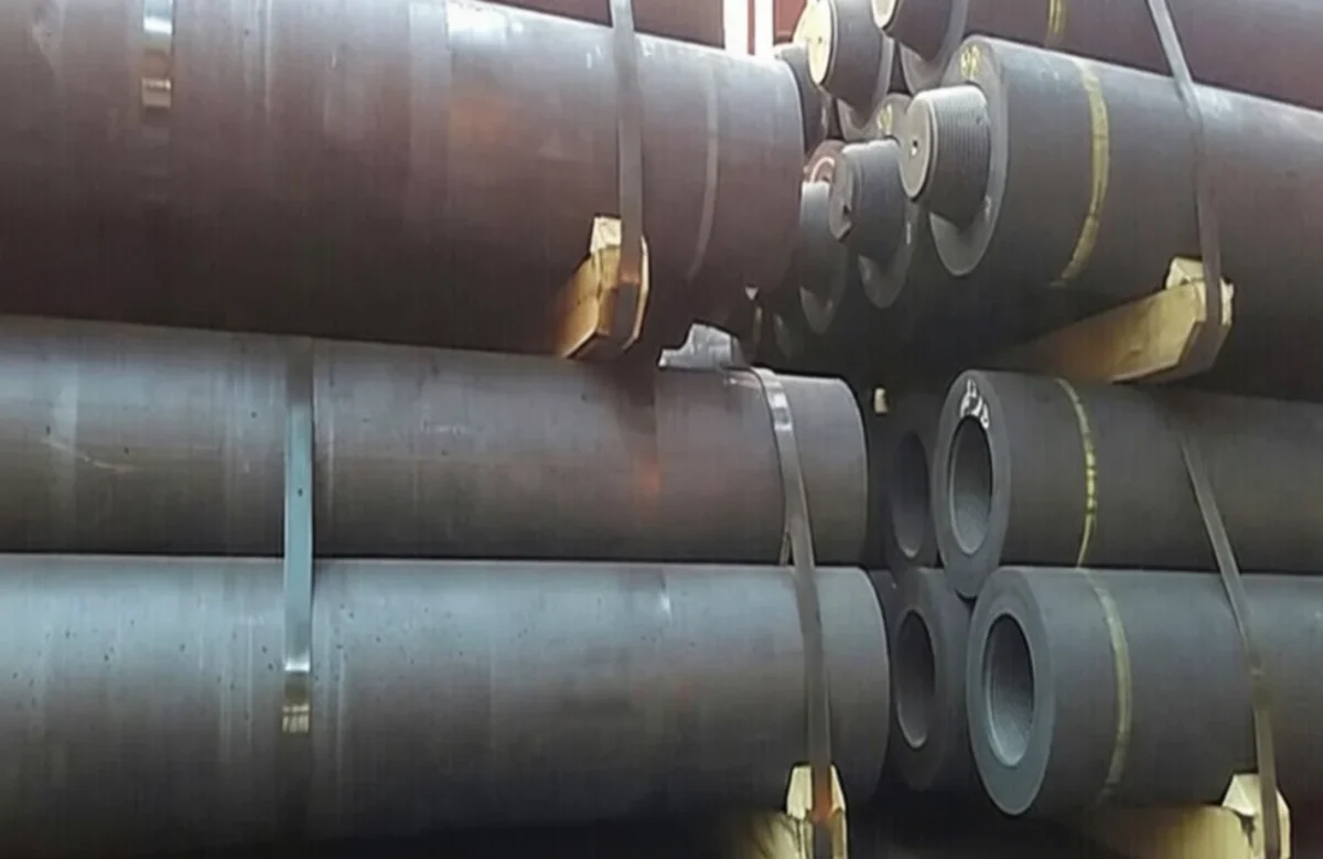 graphite electrode005 High-purity graphite electrode for electric arc furnace steelmaking